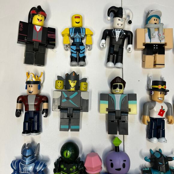 Lot of 20 Roblox Action Figures - Like New Condition - Picture 2 of 5